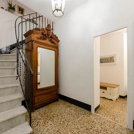 Joivy Ideal Flat Near Aquarium