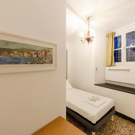 Joivy Ideal Flat Near Aquarium